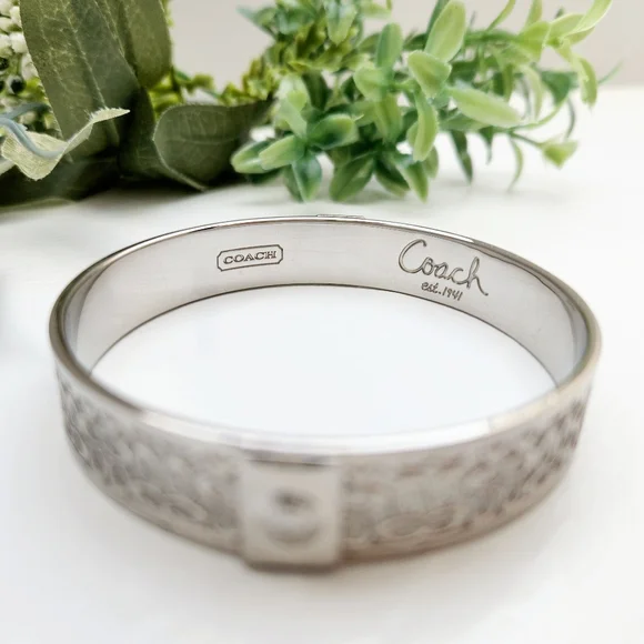 Coach bracelet - vintage silvertone CC monogram logo bangle - Picture 3 of 9